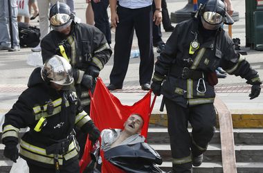 Число жертв аварии в московском метро неумолимо растет