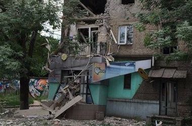 Луганск весь день содрогался от обсрелов боевиками жилых кварталов
