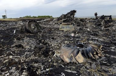 В СНБО рассказали, зачем боевики забирают тела погибших в "Боинге-777"