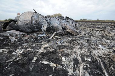 На месте крушения Боинга-777 российские военные работали под видом гражданских – СНБО