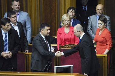 Как в Раде распалась коалиция, а Яценюка сменил человек Порошенко