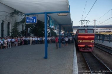 "Прямой" поезд Симферополь-Москва отправился в первый рейс полупустым