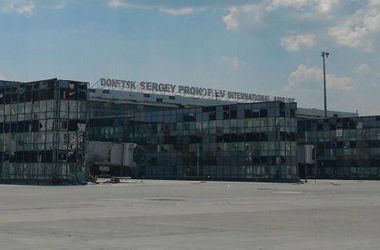 Террористы из "Града" обстреливают аэропорт Донецка