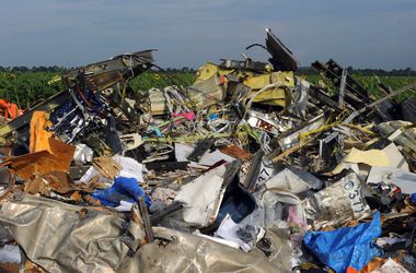 Поиски погибших на месте крушения Боинга-777 приостановлены