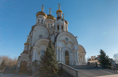 В Горловке снаряд попал на территорию Богоявленского кафедрального собора