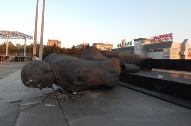 Мариупольская милиция возбудила дело по факту сноса памятника Ленину