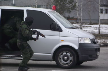 Порошенко разрешил милиции стрелять без предупреждения в террористов в зоне АТО