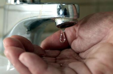 Жители Донецка получают воду