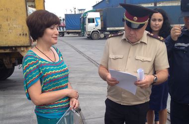 Гуманитарный рейс Рината Ахметова: подписаны документы о качестве груза