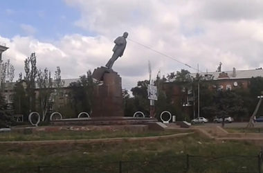 В Северодонецке повалили памятник Ленину