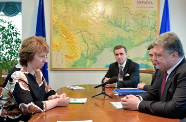 Порошенко в Минске заверил Эштон, что соглашение об ассоциации ратифицируют с сентябре