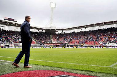 Ван Бастен временно покинул пост главного тренера АЗ из-за проблем с сердцем