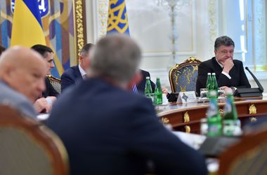 Порошенко считает, что в ситуации в Иловайске виноваты командиры, которые ушли с линии обороны