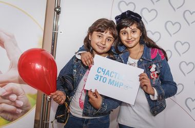 Киевлянки помогают детям беженцев собраться в школу
