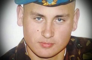 Во Львовской области на коленях встречали погибшего бойца одесского батальона