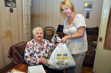 Как Гуманитарный штаб при фонде Рината Ахметова доставляет помощь жителям Донбасса