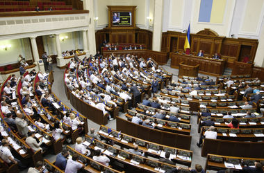Сенченко: Рада не голосовала военное положение из-за ожиданий Порошенко на скорое решение по Донбассу