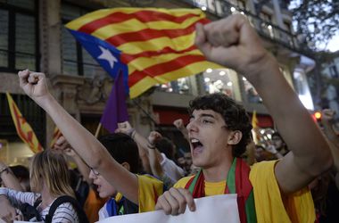Суд Испании "заморозил" организацию референдума в Каталонии