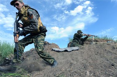 Боевики продолжают обстреливать украинских военных возле Дебальцево и поселка Пески - Тымчук