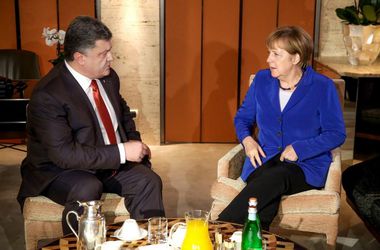 &lt;p&gt;Порошенко и Меркель встретились в Милане. Фото: AFP&lt;/p&gt;