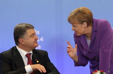 Порошенко и Меркель подчеркивают необходимость выполнения минских договоренностей