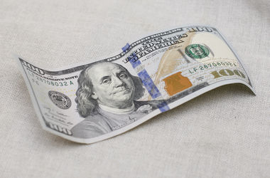 <p>Эксперты пессимистически смотрят на "долю" курса доллара после выборов в Раду. Фото: ТАСС</p>