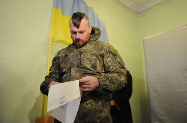 В Мариуполе проголосовали бойцы батальона "Азов"