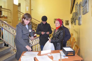 Жители Енакиево начали получать гуманитарную помощь от Рината Ахметова