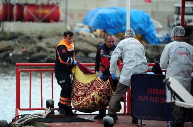 У берегов Турции затонуло судно с нелегальными мигрантами