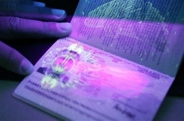 С 1 января украинцам должны начать выдавать биометрические паспорта – МИД