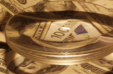 Курс доллара в обменниках вырос почти на 30 копеек
