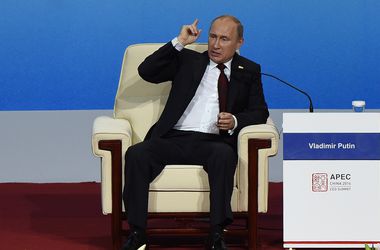 Путин объяснил колебания курса рубля