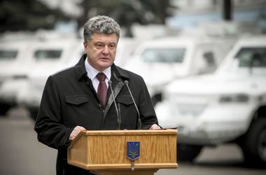Порошенко: Украина хочет мира, но готова  к сценарию тотальной войны