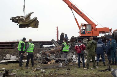 Как вывозили обломки разбившегося Боинга-777 под Донецком
