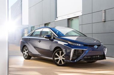Toyota представила свой первый водородный автомобиль "Будущее"