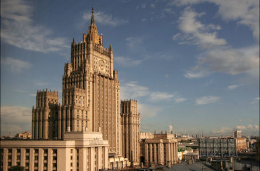 Поставки США Киеву оружия нарушат женевские договоренности - МИД РФ