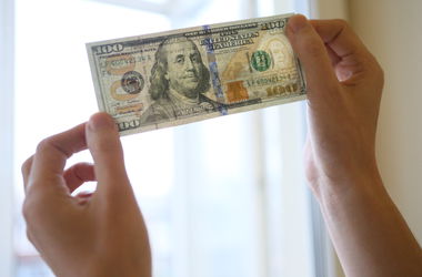Курс доллара в обменниках перевалил за 15,50 грн