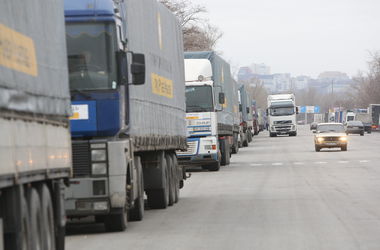 Ринат Ахметов направил усиленную гуманитарную помощь на Донбасс