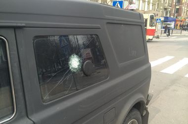 Боевики ради "шутки" расстреляли машину канала LifeNews