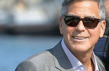 Кристиан Бейл посоветовал Джорджу Клуни спокойнее реагировать на папарацци