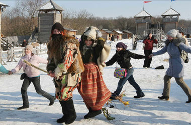Под Киевом на выходные воссоздадут древние обряды и будут гадать на судьбу
