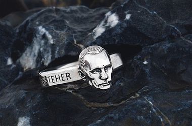 В России можно купить серебряное кольцо с лицом Путина