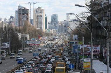 В Киеве – огромные пробки: крупнейший затор растянулся почти на 12 километров