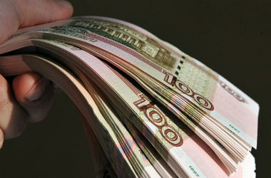 Курс евро в России дорос до 100 рублей