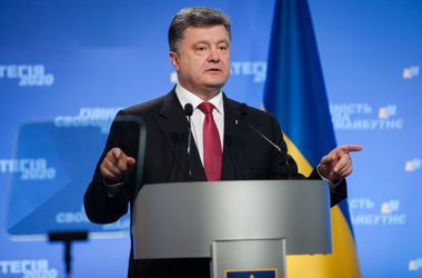 Порошенко пообещал по возвращении из Польши сразу инициировать отмену внеблокового статуса Украины