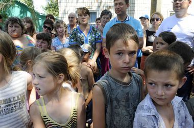 Из-за конфликта на востоке Украины 130 тыс. детей покинули свои дома - ЮНИСЕФ