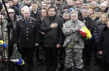 Саакашвили на Майдане попрощался с погибшими бойцами "Айдара"