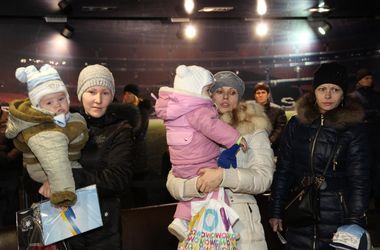 На Донбасс Арене продолжают выдавать помощь детям от Рината Ахметова