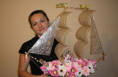 Украинка создает уникальные композиции из конфет
