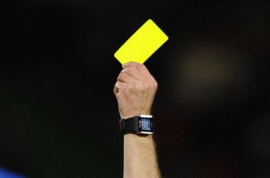 Гарет Бэрри стал первым футболистом Премьер-лиги, получившим 100 желтых карточек